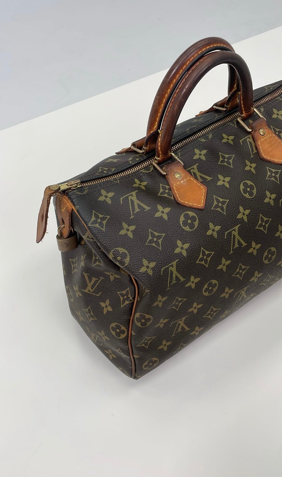 LOUIS VUITTON SPEEDY 35